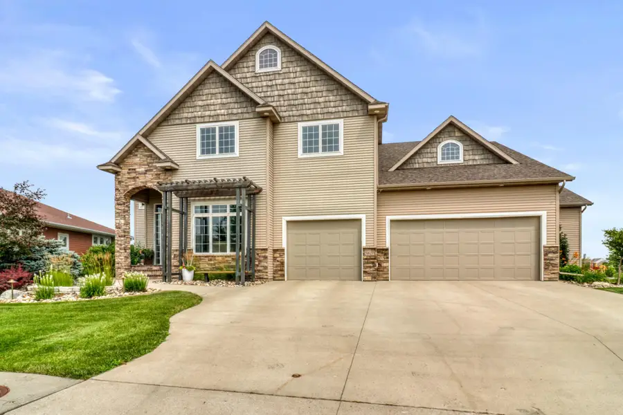 5827 Silverleaf Drive S, Fargo, ND 58104 - #3