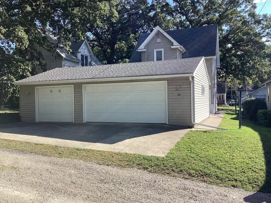 709 Minnesota Avenue, Albert Lea, MN 56007 - #2