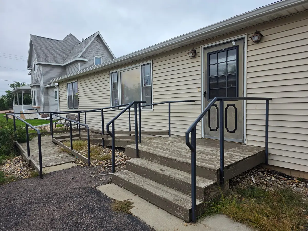 310 8th Avenue Se, Pipestone, MN 56164 - #1