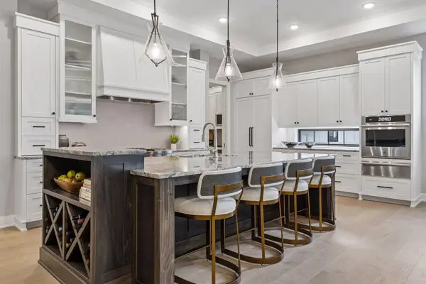 109 Minnetonka Avenue S, Wayzata, MN 55391