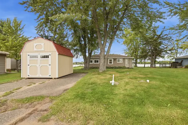 31468 London Drive Ne, Cambridge, MN 55008