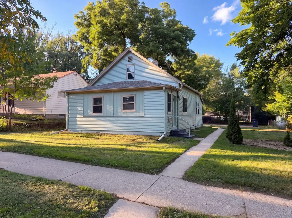 305 Arlington Avenue W, Saint Paul, MN 55117 - #1
