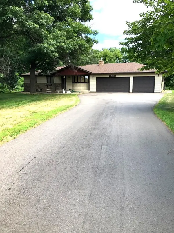 22637 Raven Street Nw, Oak Grove, MN 55005