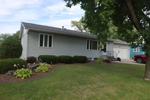 1611 6th Street N, Wahpeton, ND 58075