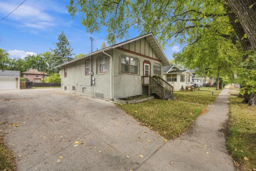 1415 8th Avenue S, Fargo, ND 58103 - #2