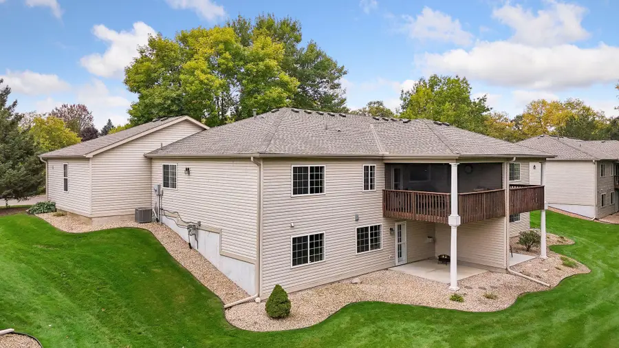 980 Carriage Lane, Chaska, MN 55318 - #2