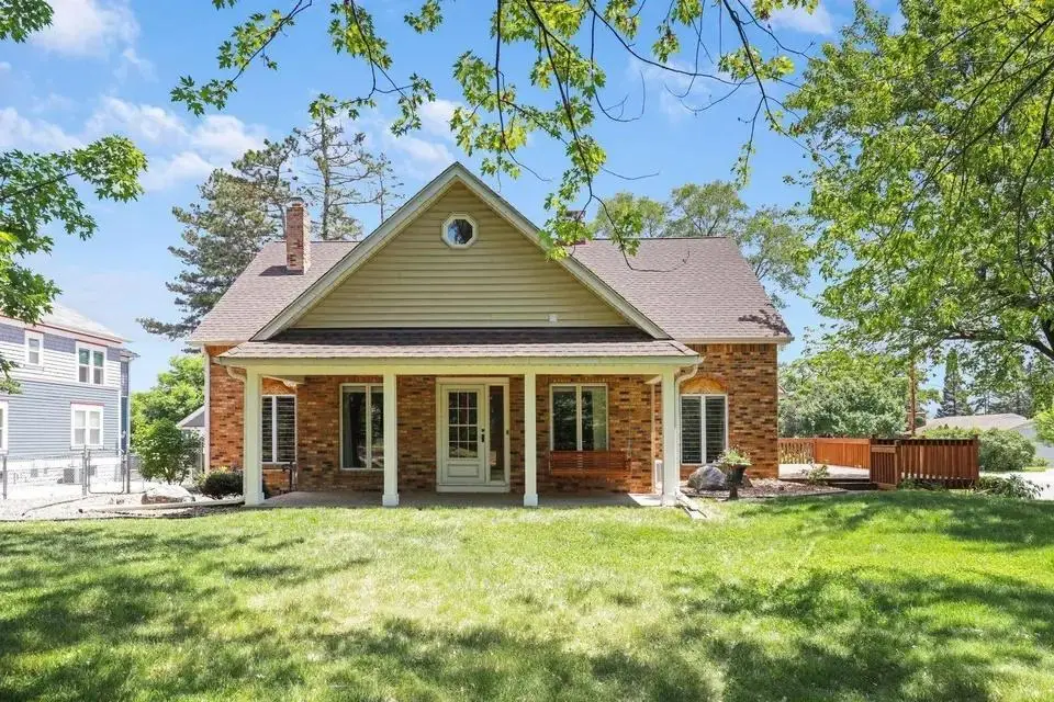 1598 E Shore Drive, Saint Paul, MN 55106 - #1