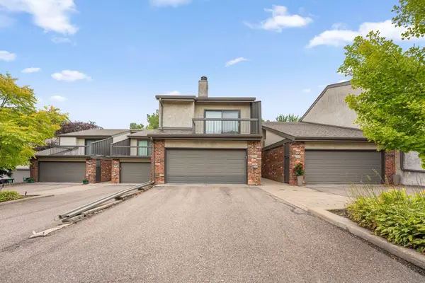 6121 Blake Ridge Road, Edina, MN 55436