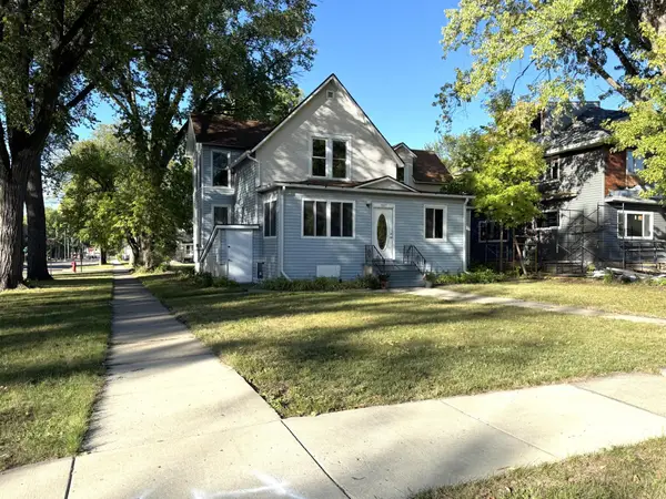 1021 4th Avenue S, Fargo, ND 58103