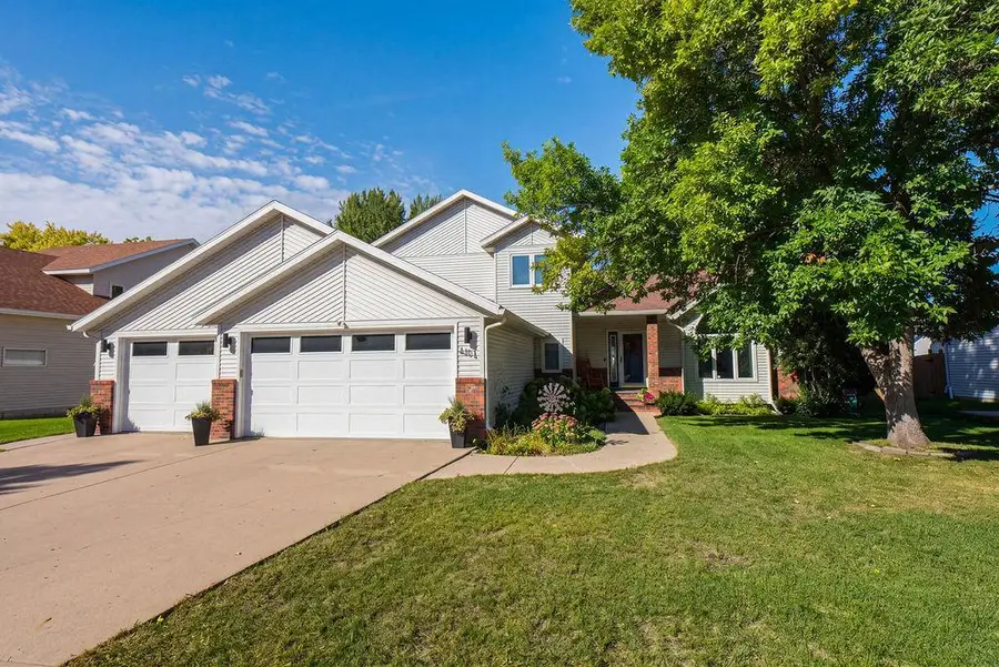 3101 37 1/2 Avenue S, Fargo, ND 58104 - #2