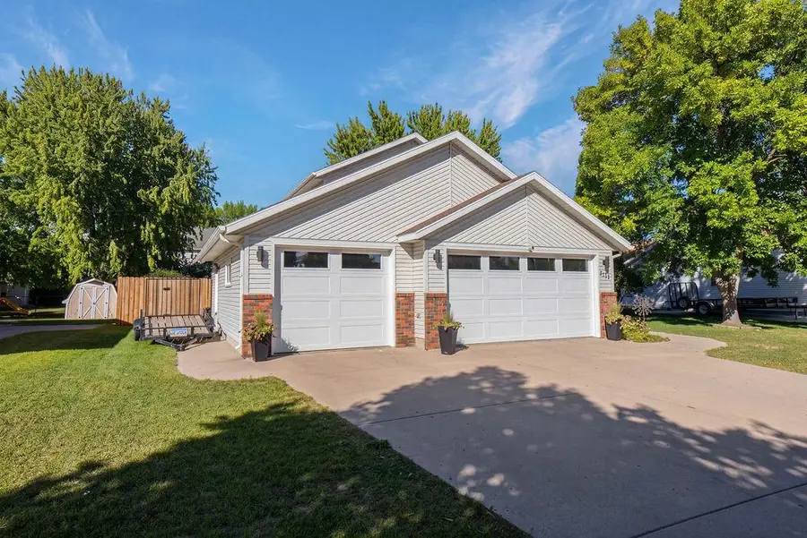 3101 37 1/2 Avenue S, Fargo, ND 58104 - #3