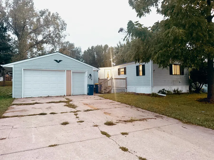 703 30th Street Nw, Faribault, MN 55021 - #2