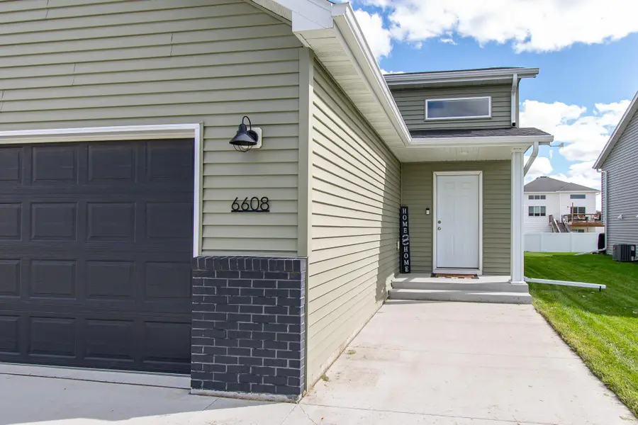 6608 27th Street S, Fargo, ND 58104 - #2