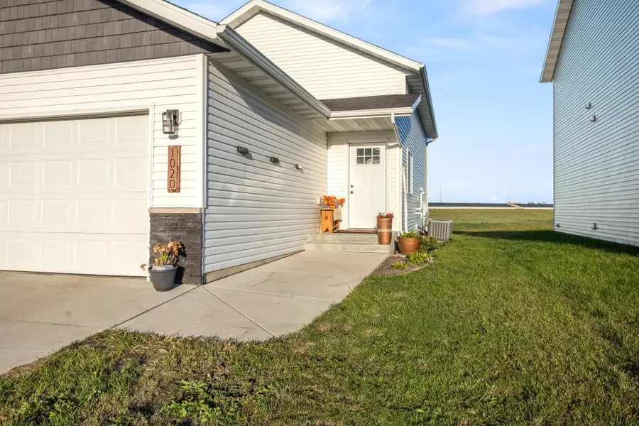 1020 Highland Lane W, West Fargo, ND 58078 - #2