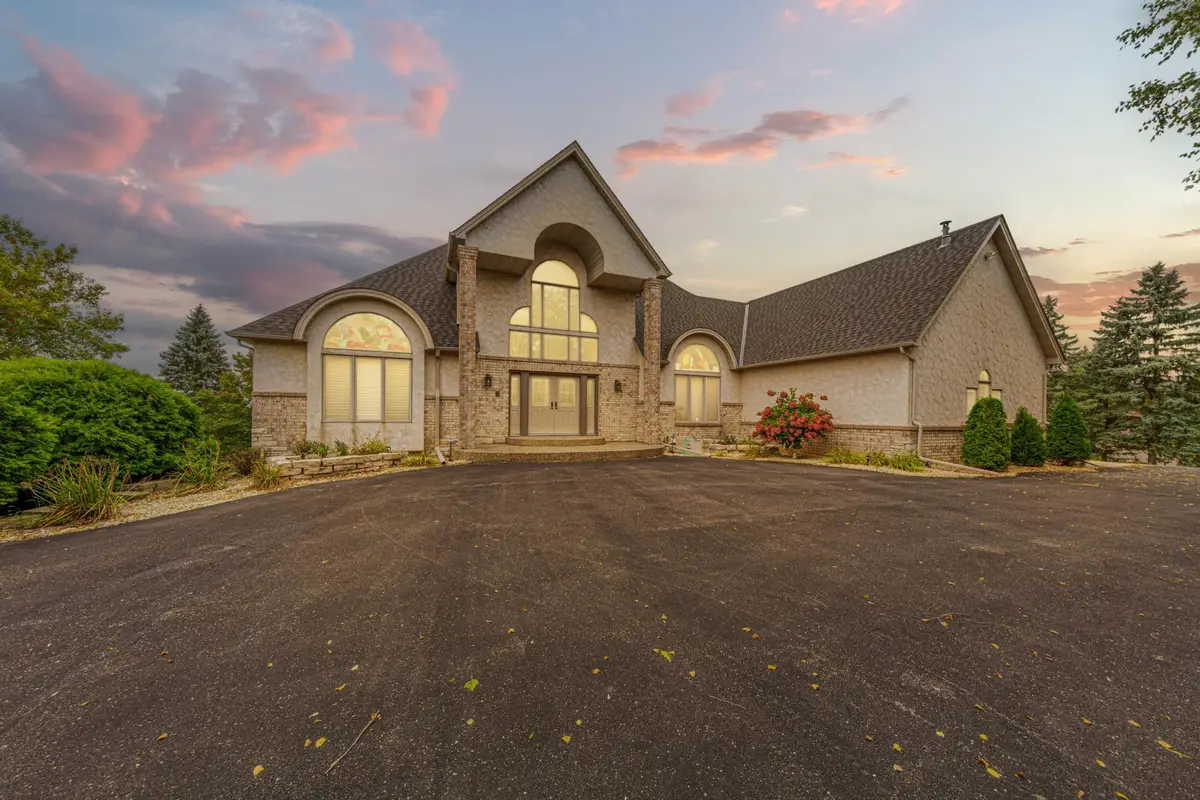 1135 3rd Street Ne, Faribault, MN 55021 - #1
