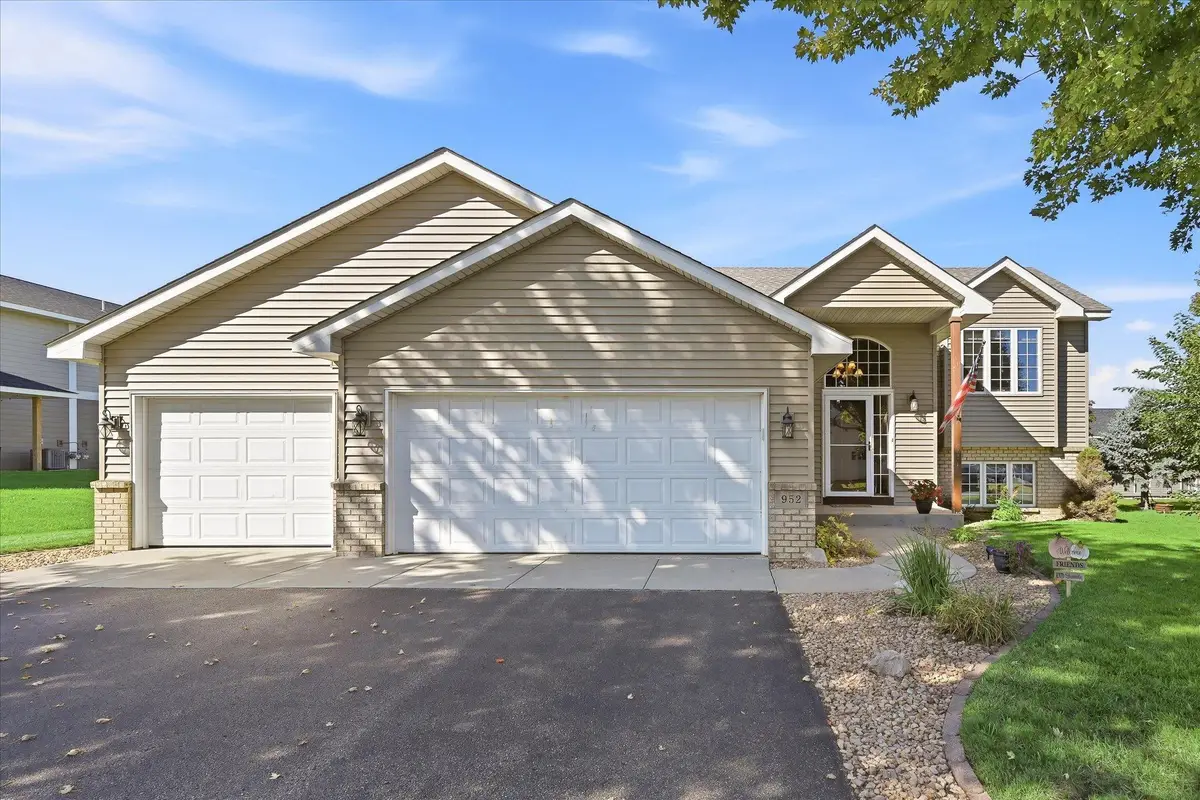 952 S Chestnut Street, Belle Plaine, MN 56011 - #1