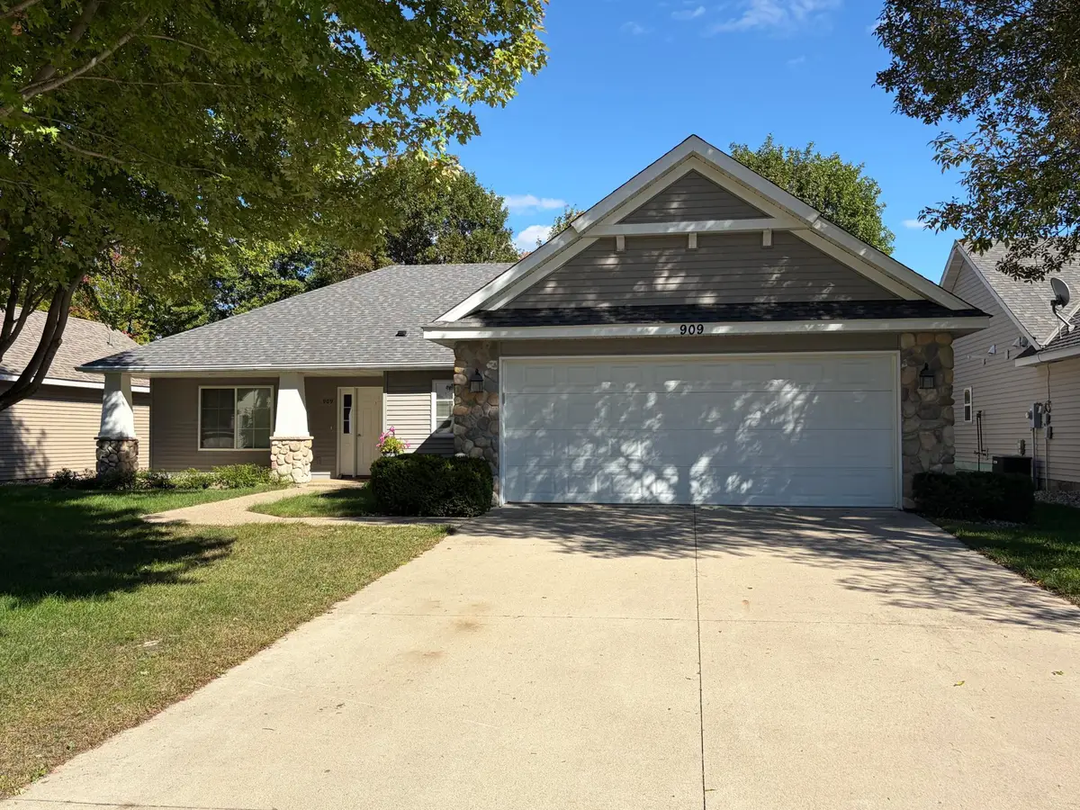 909 17th Street Se, Willmar, MN 56201 - #1