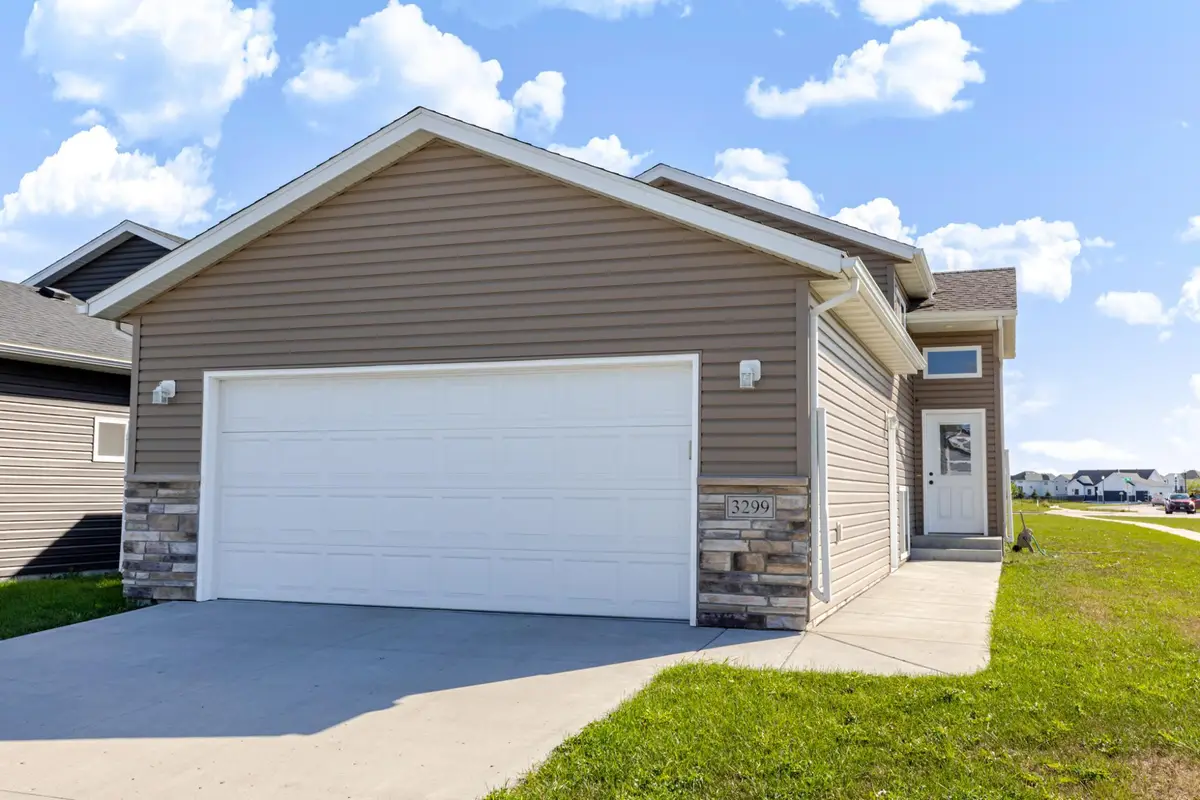 3299 Maple Leaf Loop S, Fargo, ND 58104 - #1