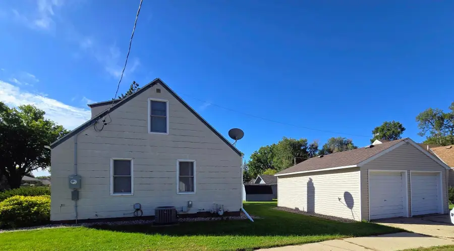 504 6th Avenue Sw, Pipestone, MN 56164 - #3