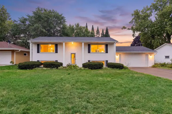 1616 Sandhurst Avenue E, Maplewood, MN 55109