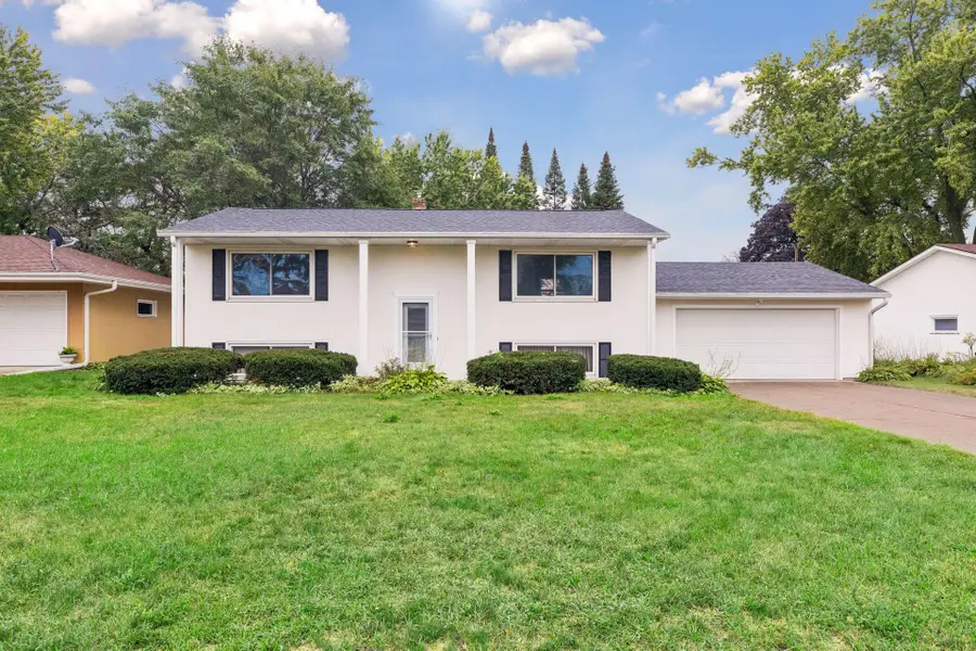 1616 Sandhurst Avenue E, Maplewood, MN 55109 - #2
