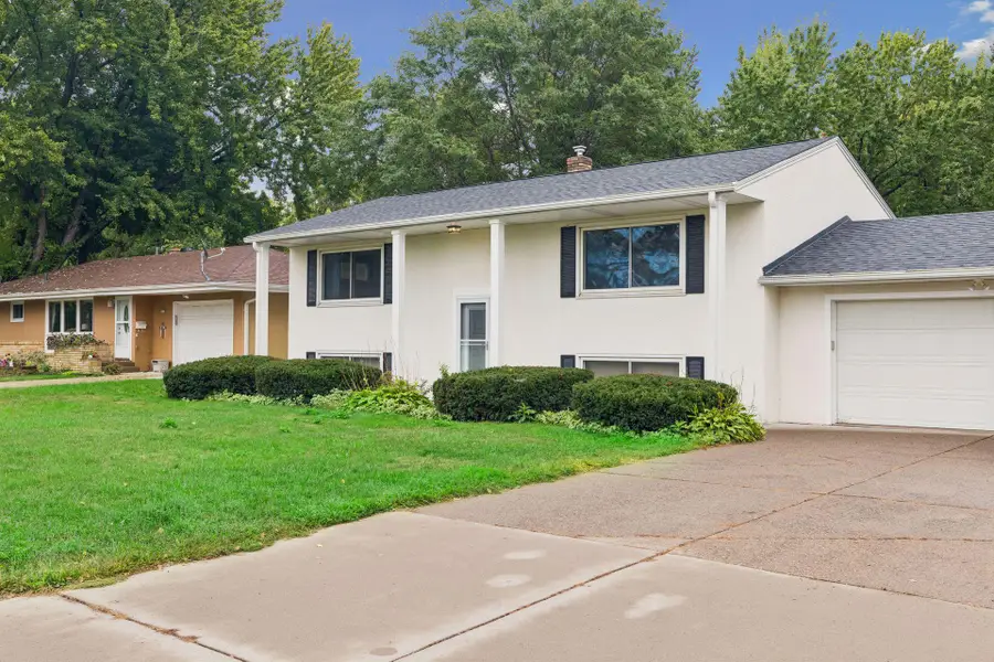 1616 Sandhurst Avenue E, Maplewood, MN 55109 - #3