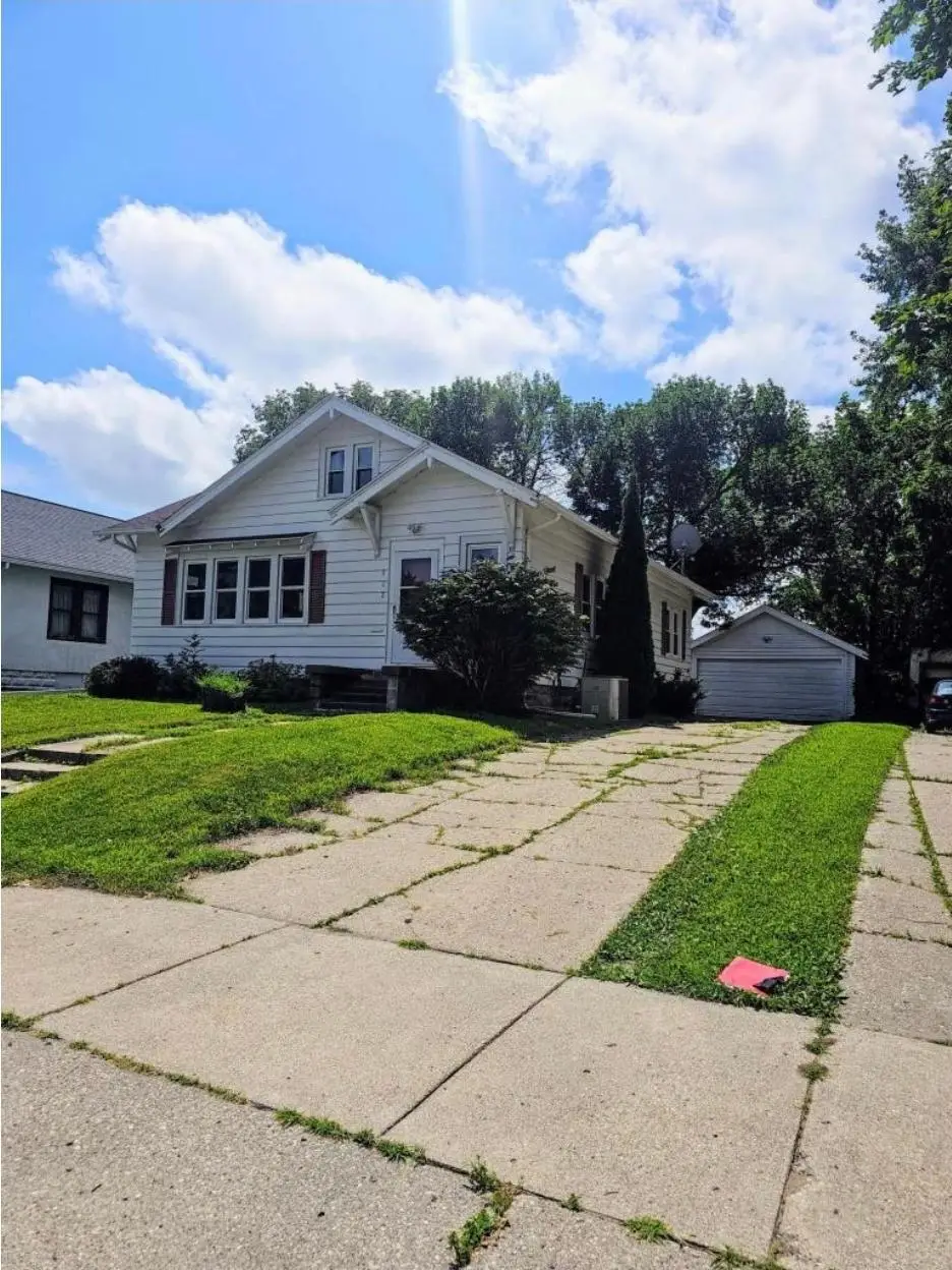 922 E 1st Street, Fairmont, MN 56031 - #1