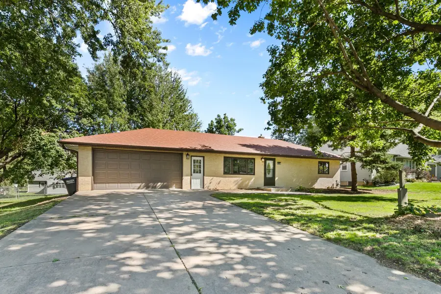 2566 Beacon Street, Roseville, MN 55113 - #2