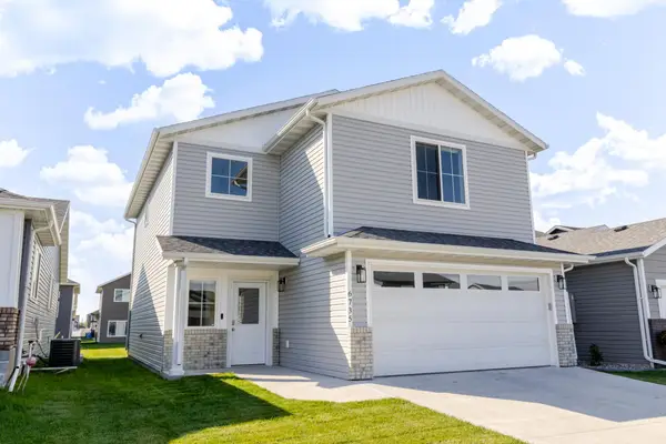 6735 Meadow View Drive S, Fargo, ND 58104