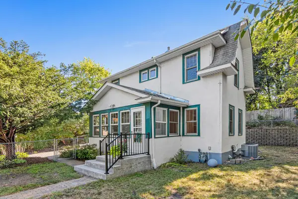 902 Hunt Place, Saint Paul, MN 55114