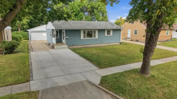 1409 18th Street S, Fargo, ND 58103