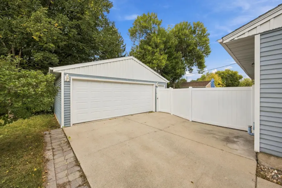 1409 18th Street S, Fargo, ND 58103 - #2