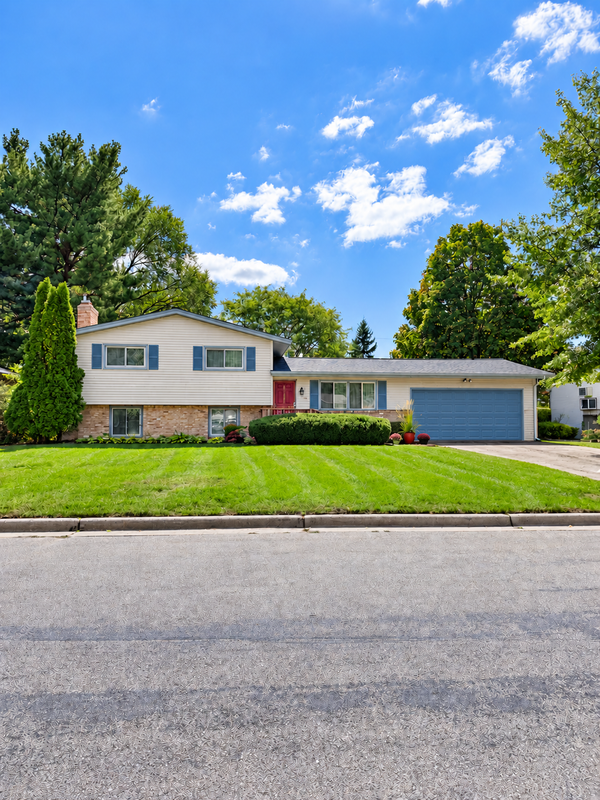 708 Holland Lane Ne, Spring Lake Park, MN 55432