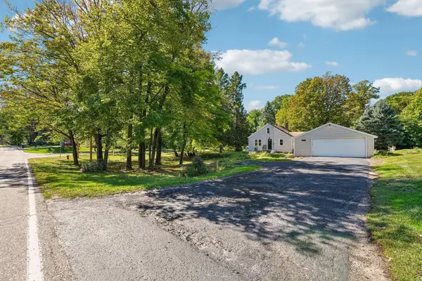 625 Bear Avenue N, Vadnais Heights, MN 55127