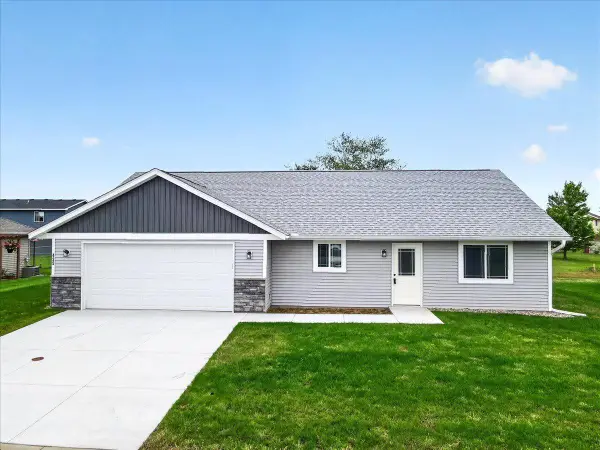 425 4th Avenue Se, Saint Joseph, MN 56374