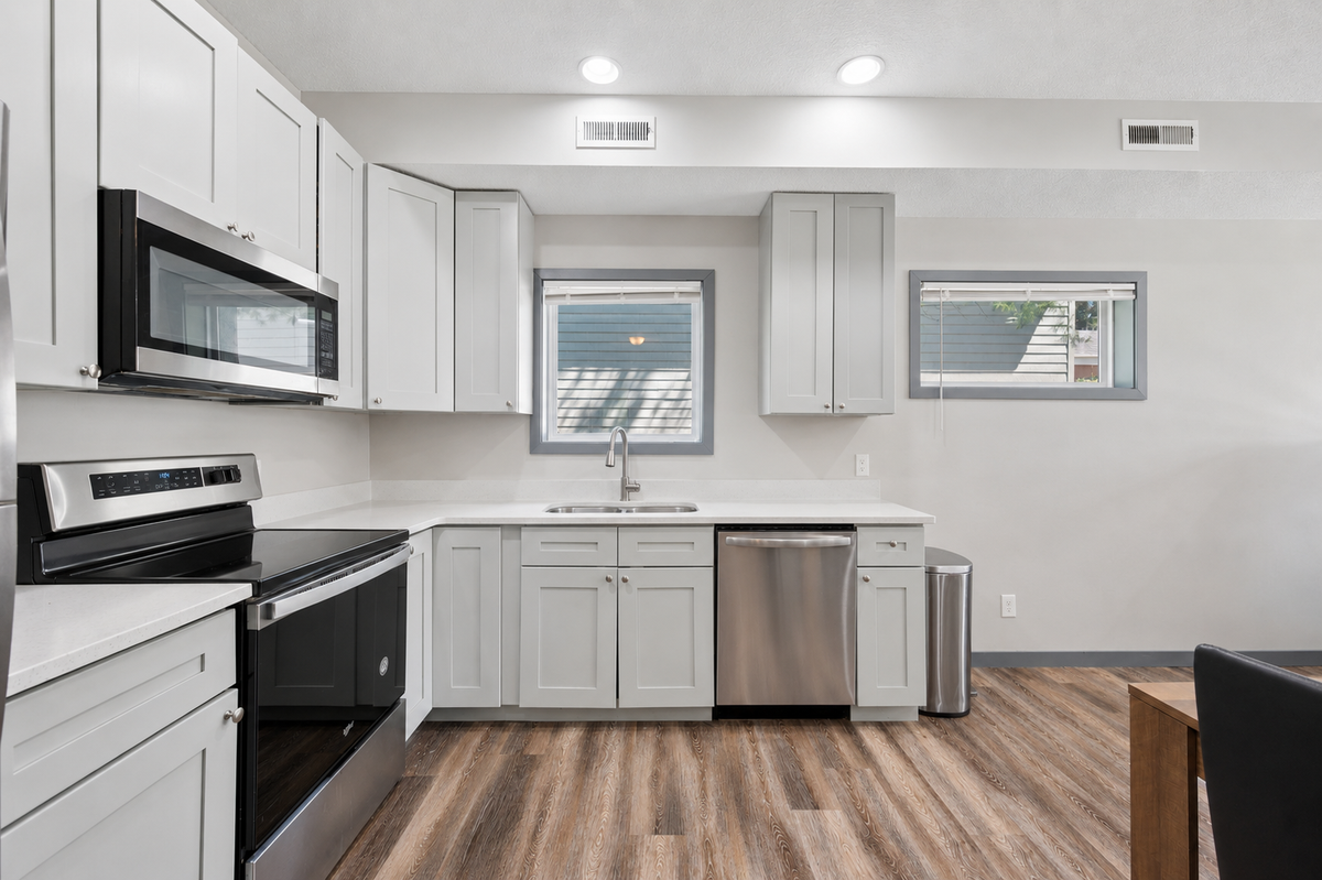 211 Belvidere Street E, Saint Paul, MN 55107 - #1