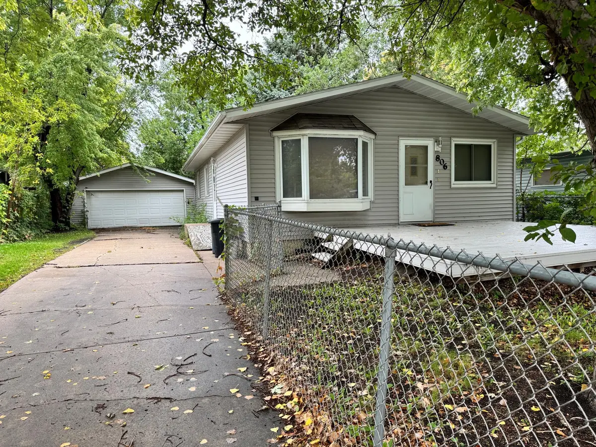 806 31st Street N, Fargo, ND 58102 - #1