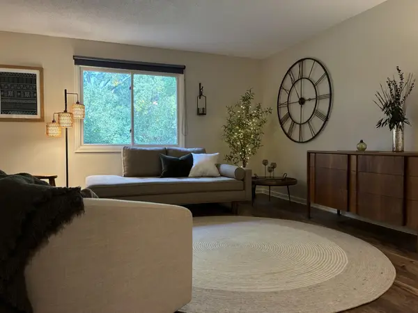 997 Heritage Court E, Vadnais Heights, MN 55127