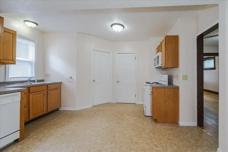 843 E Ivy Avenue E, Saint Paul, MN 55106 - #3