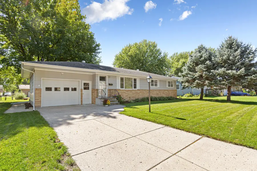 620 11th Avenue Se, Waseca, MN 56093 - #2