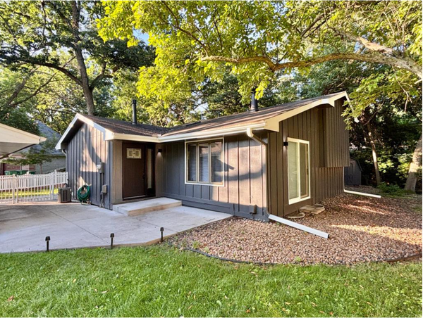 1414 W Danube Road, Fridley, MN 55432
