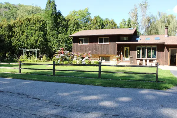 S3561 Chicken Valley Road, Fountain City, WI 54629