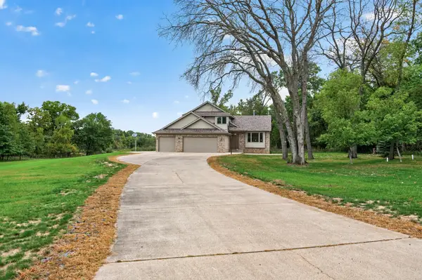 20964 Beaver Dam Court Ne, East Bethel, MN 55011
