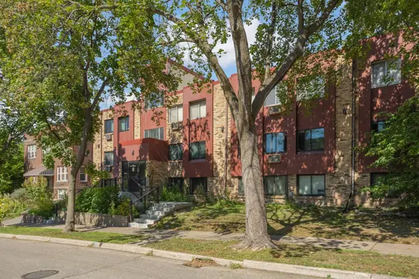 520 Ridgewood Avenue #102, Minneapolis, MN 55403