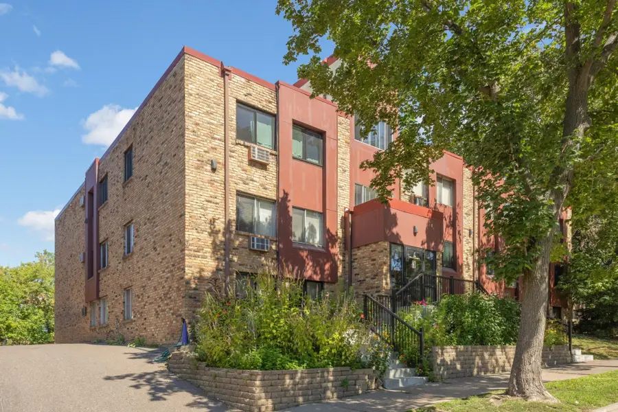 520 Ridgewood Avenue #102, Minneapolis, MN 55403 - #2