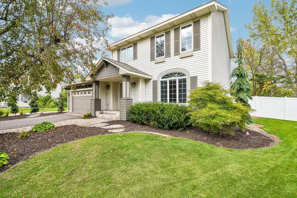 1075 Fallbrook Lane, Woodbury, MN 55125