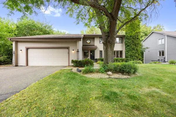 15588 Canyon Ridge, Eden Prairie, MN 55347