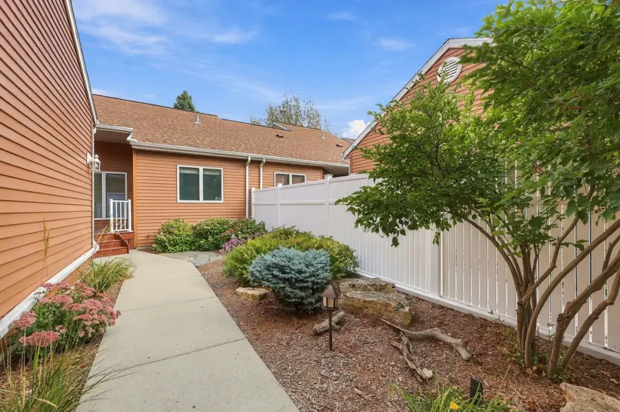 3307 W Prairiewood Drive S, Fargo, ND 58103 - #3