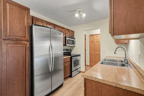 205 Barry Avenue S #207, Wayzata, MN 55391