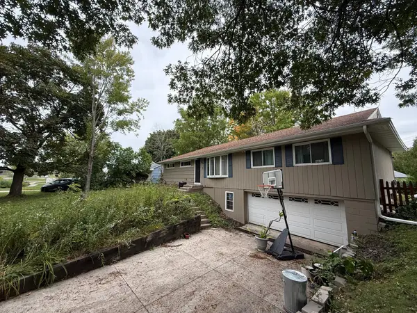 814 Meyer Street N, Maplewood, MN 55119